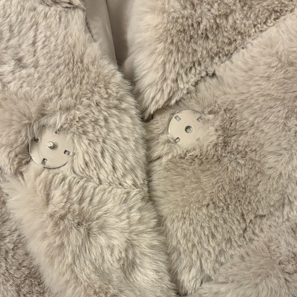 NWT Faux Fur Gray Coat - Picture 6 of 9
